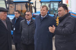 Вице-премьер Правительства Свердловской области ознакомился с техникой АГРОМАШ