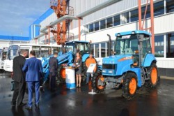 Федеральные министры и руководители приволжских регионов ознакомились с газомоторными тракторами АГРОМАШ