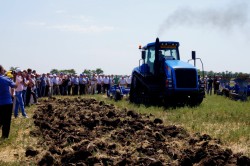 Российские тракторы и комбайны АГРОМАШ  покорили ставропольских аграриев