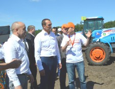 Аграрии Чувашии на республиканском «Дне поля» открыли для себя сельхозмашины АГРОМАШ