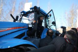 «Тракторные заводы» представили главе Минпромторга России инновационные машины