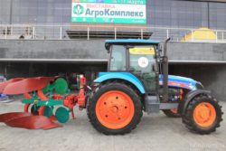 На Международной выставке «АгроКомплекс-2017» представлен трактор чемпионов - АГРОМАШ 85ТК